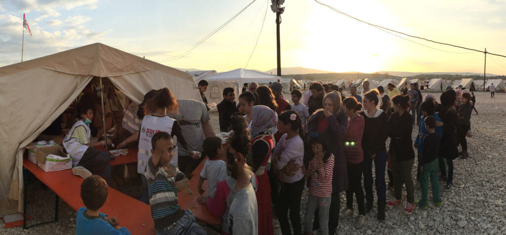 Eine Suppe für einen Menschen auf der Flucht an den Grenzen Europas