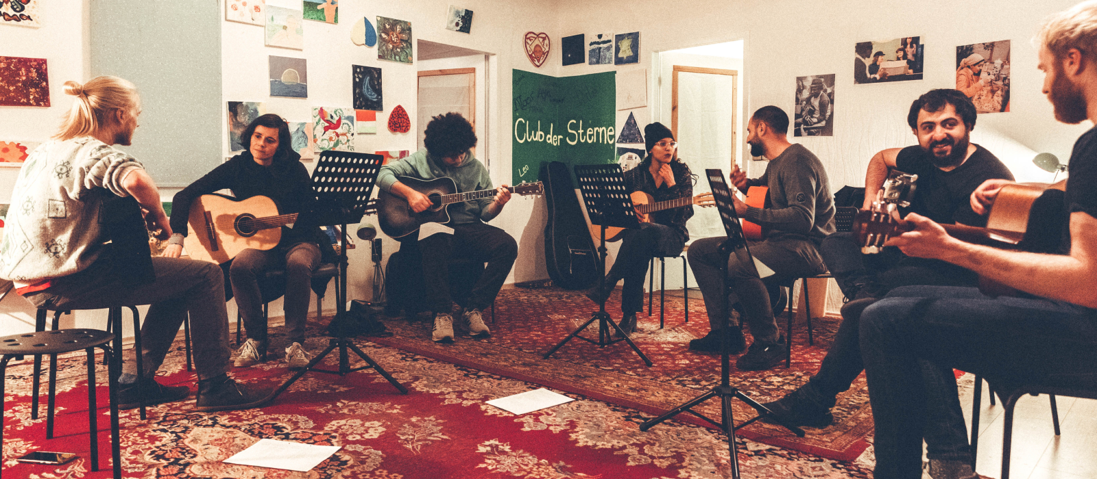 10 minutes of music lessons for 1 migrant in Berlin