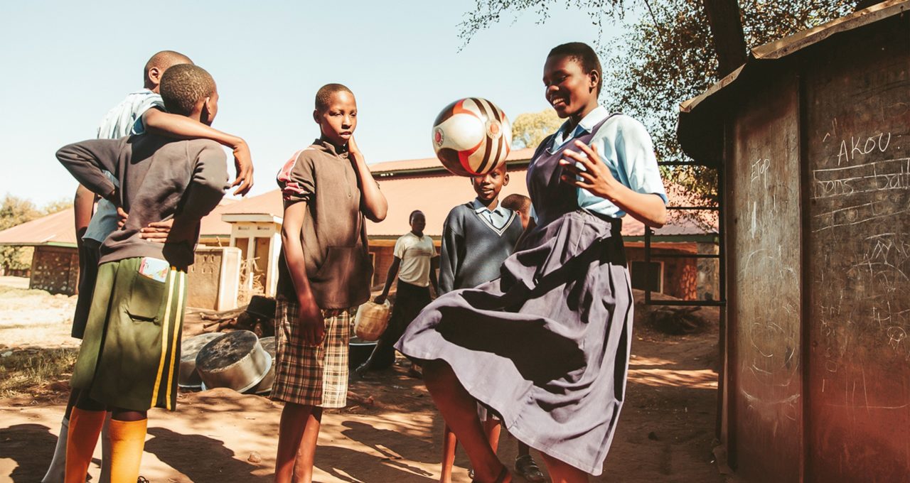 Ein Jahr Zugang zu sauberem Trinkwasser für ein Schulkind in Uganda